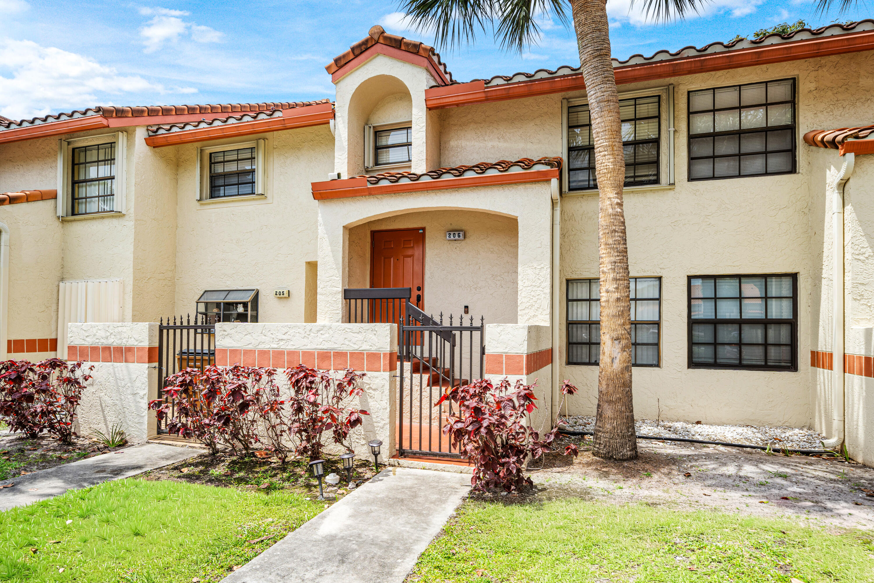 DIPLOMAT SQUARE CONDO - Residential Lease