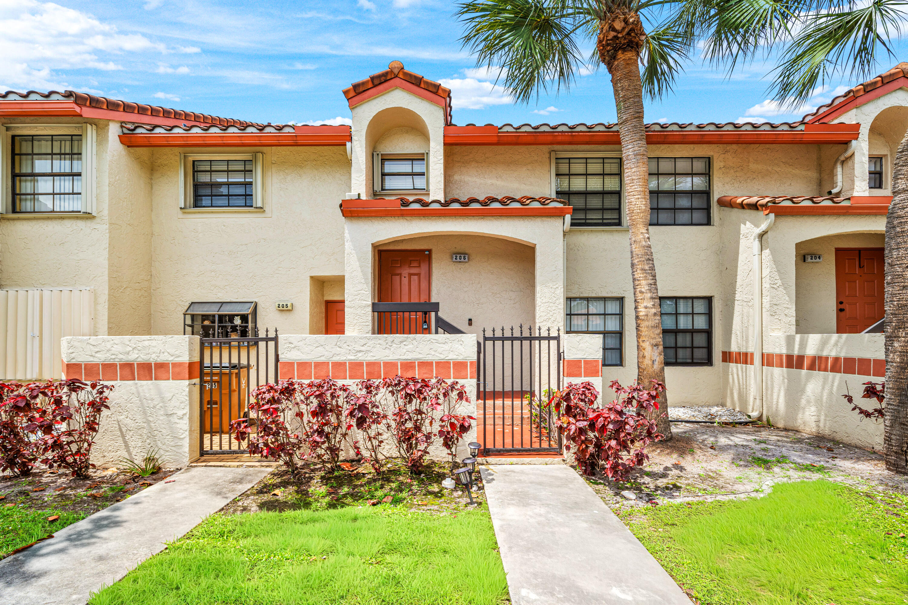 DIPLOMAT SQUARE CONDO - Residential Lease