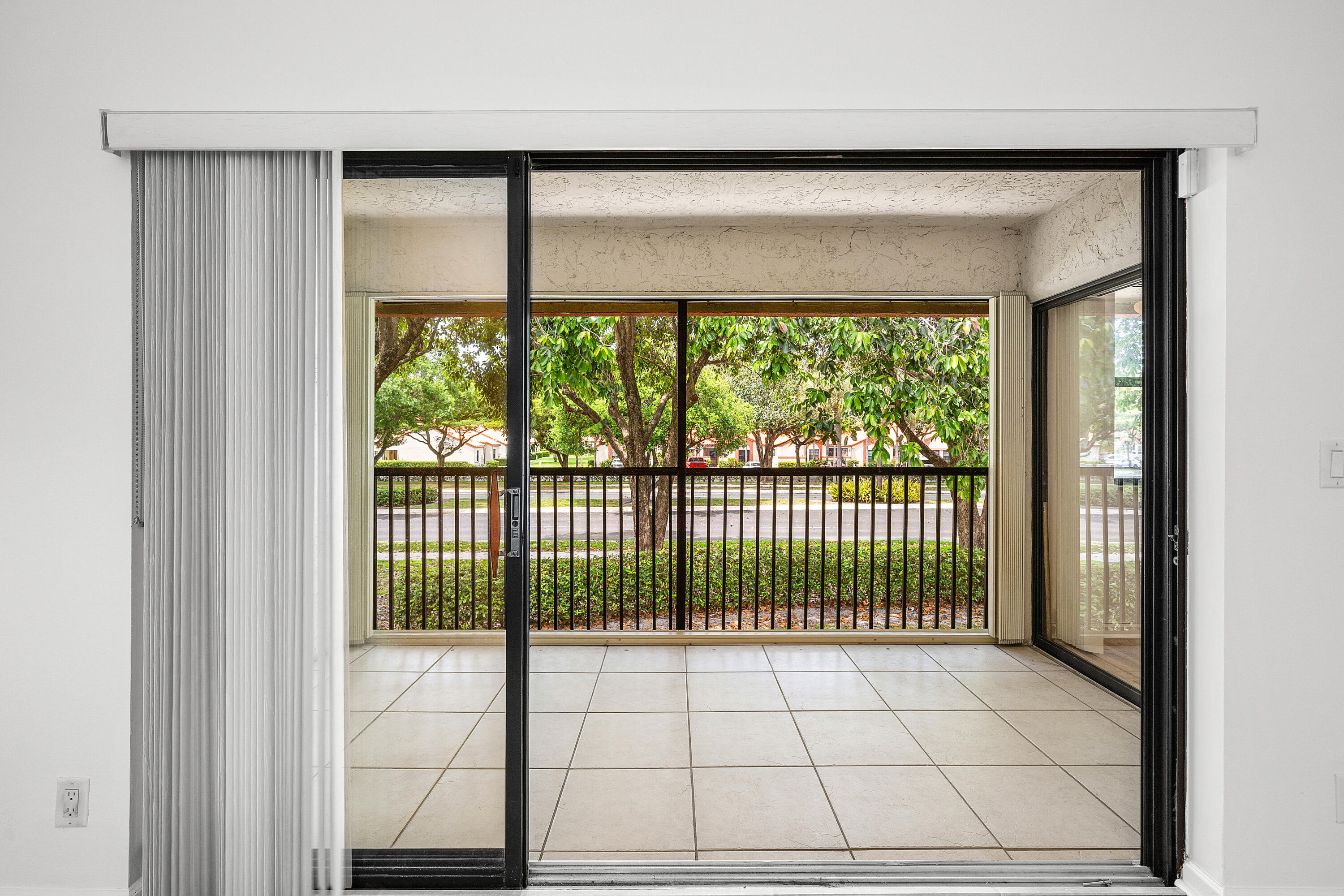 DIPLOMAT SQUARE CONDO - Residential Lease