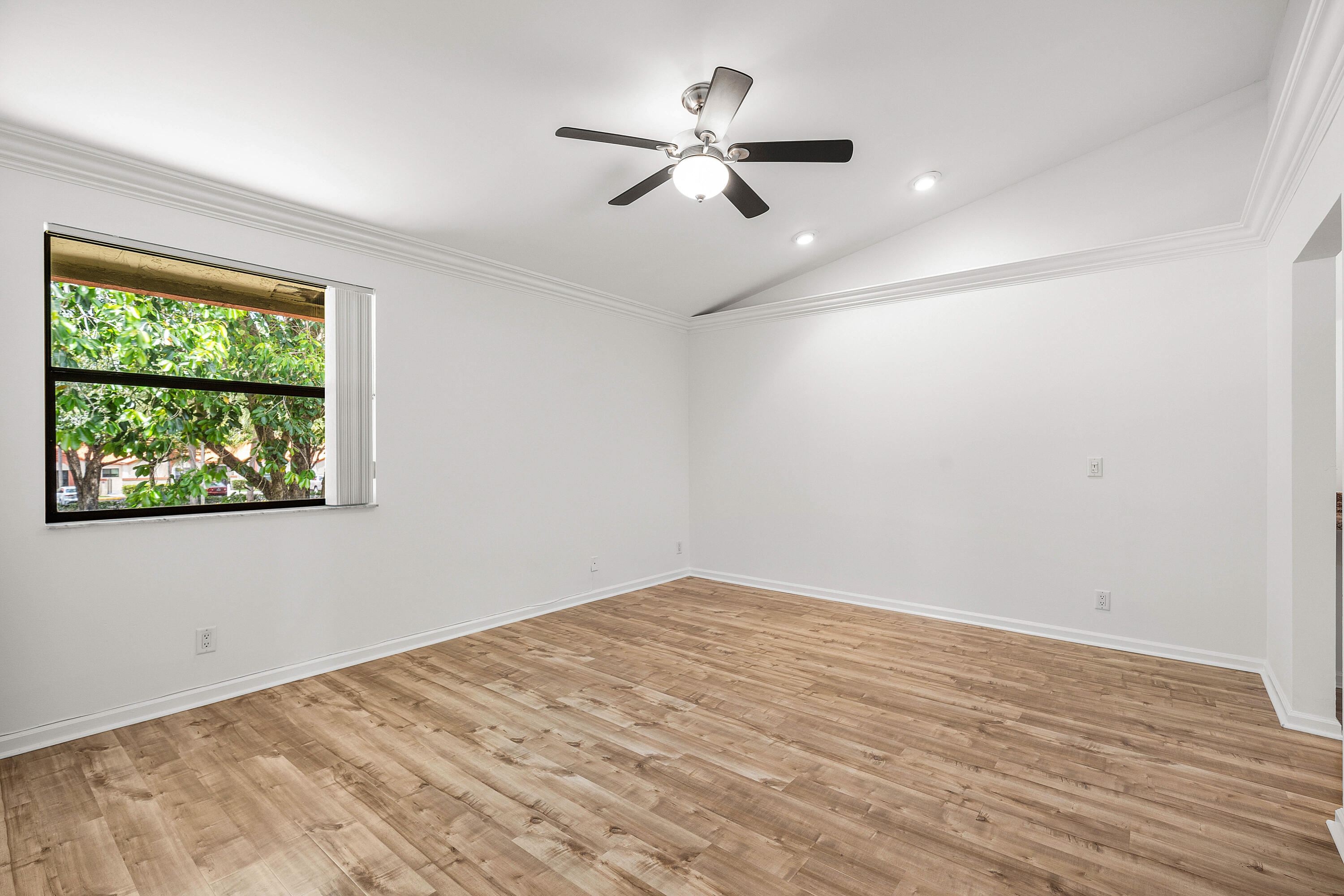 DIPLOMAT SQUARE CONDO - Residential Lease