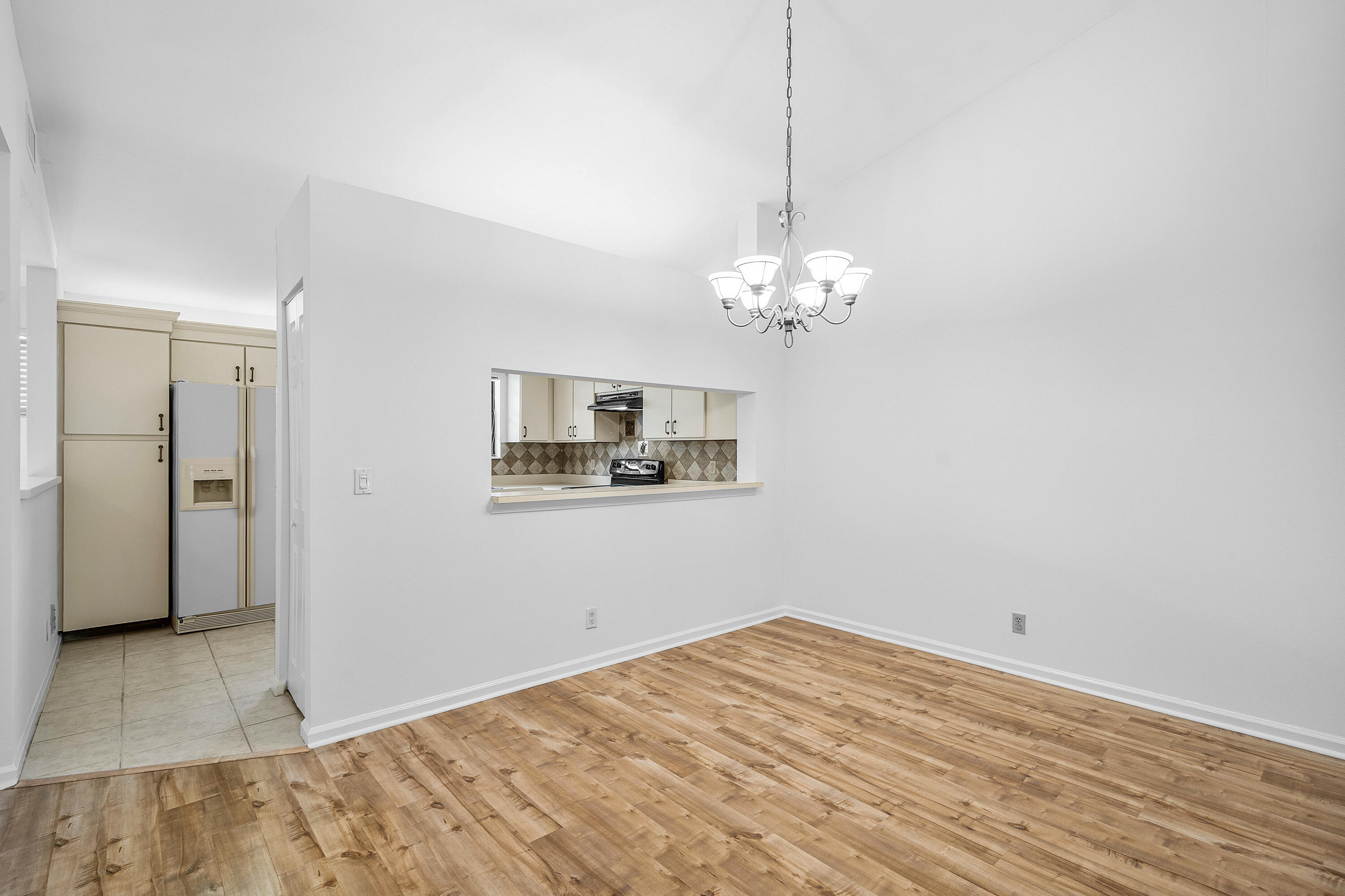 DIPLOMAT SQUARE CONDO - Residential Lease