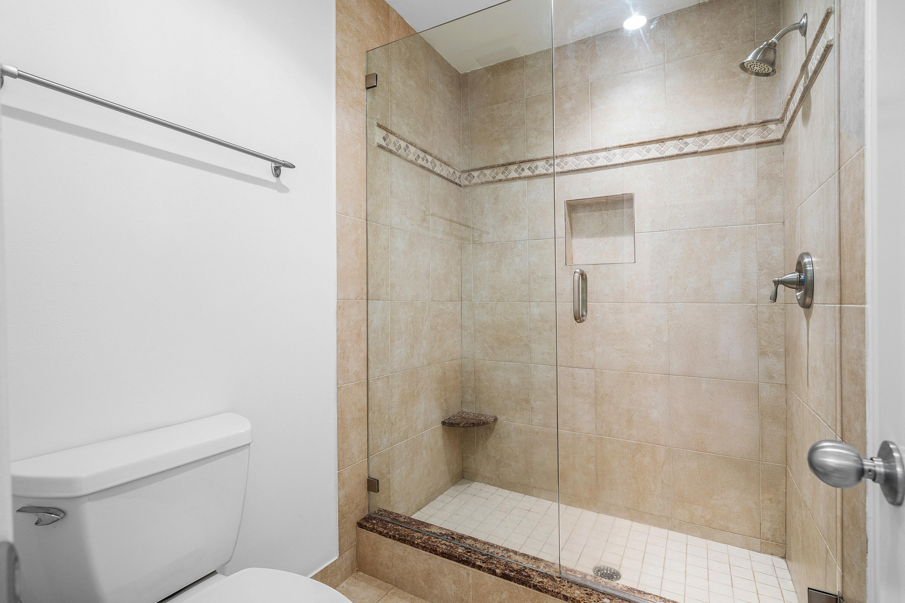 DIPLOMAT SQUARE CONDO - Residential Lease