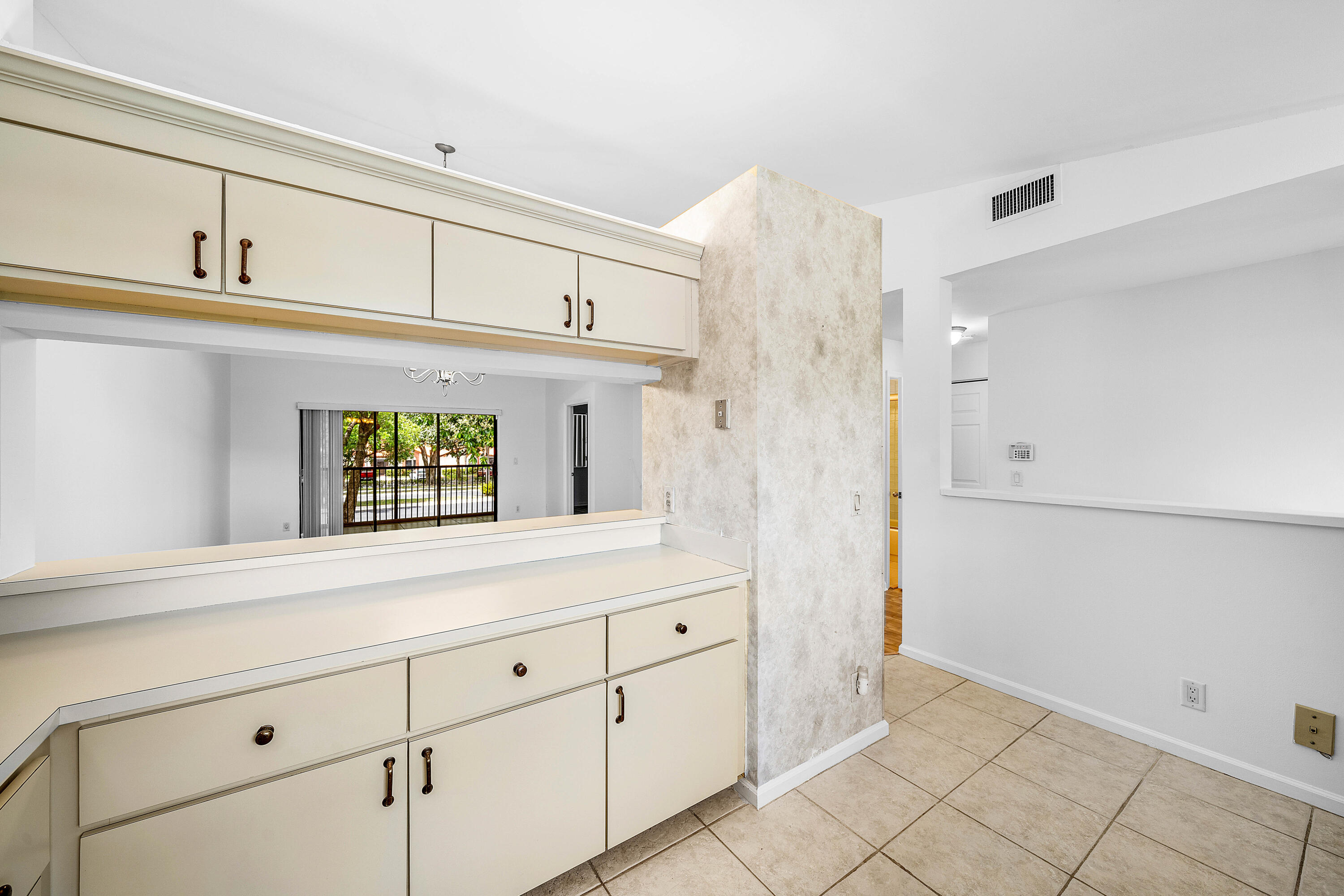 DIPLOMAT SQUARE CONDO - Residential Lease