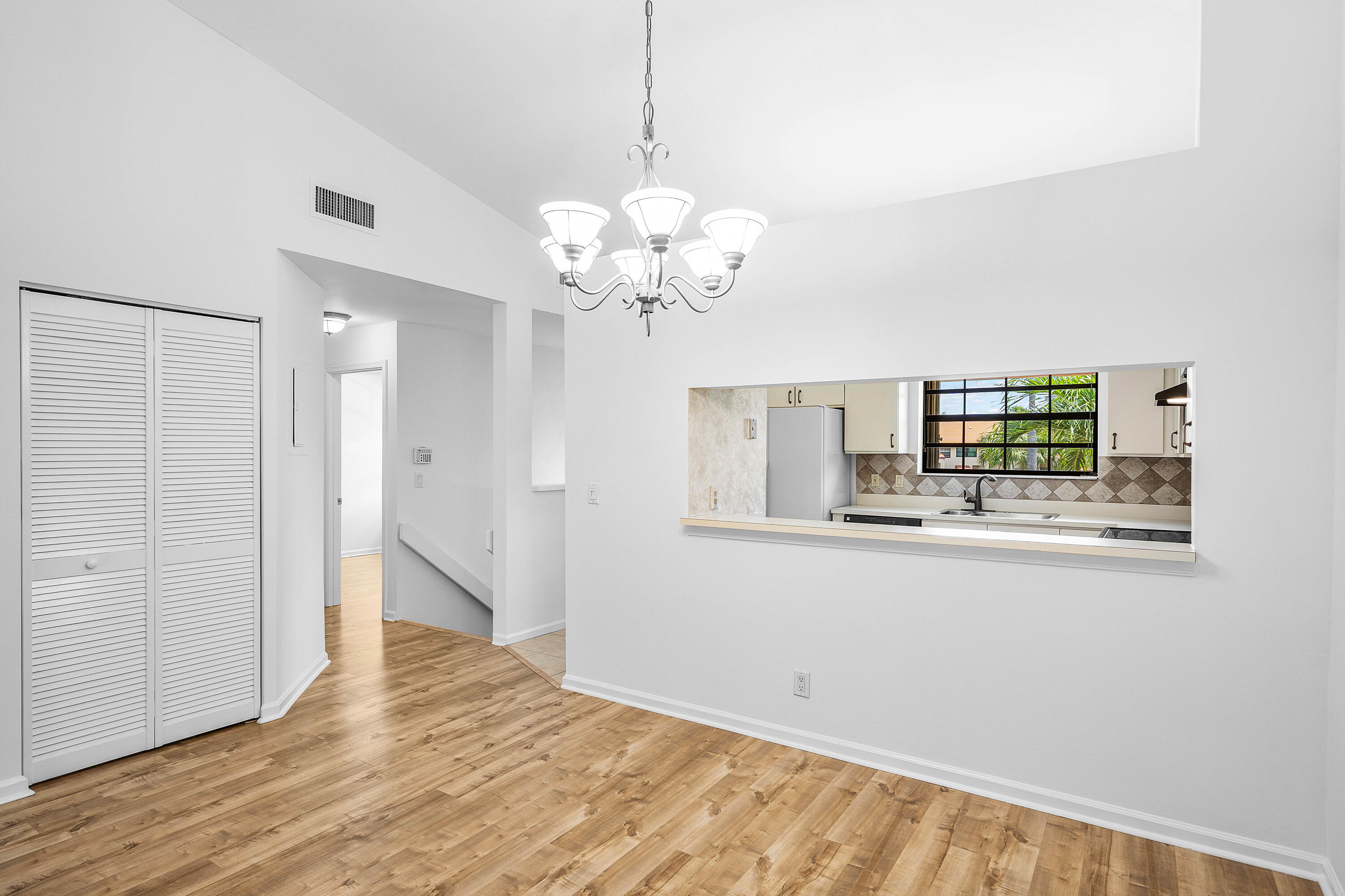 DIPLOMAT SQUARE CONDO - Residential Lease