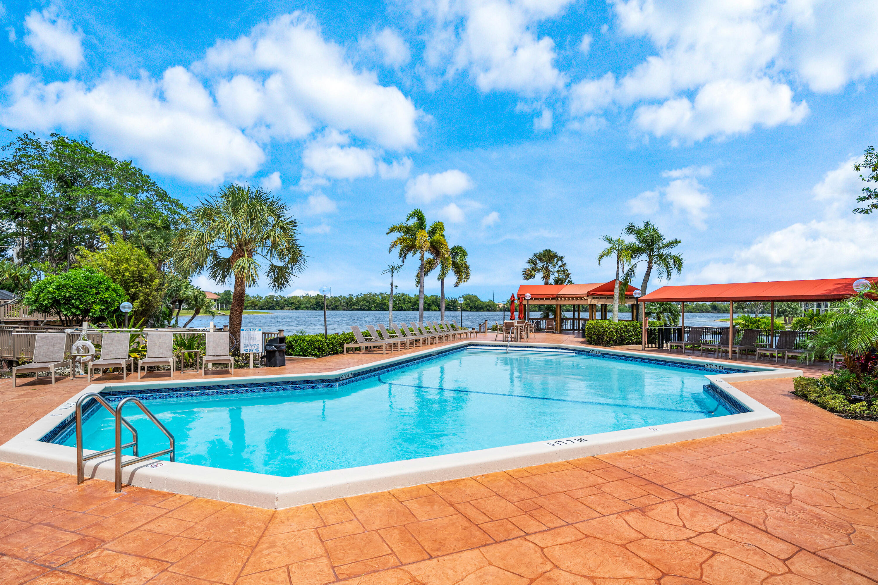 DIPLOMAT SQUARE CONDO - Residential Lease