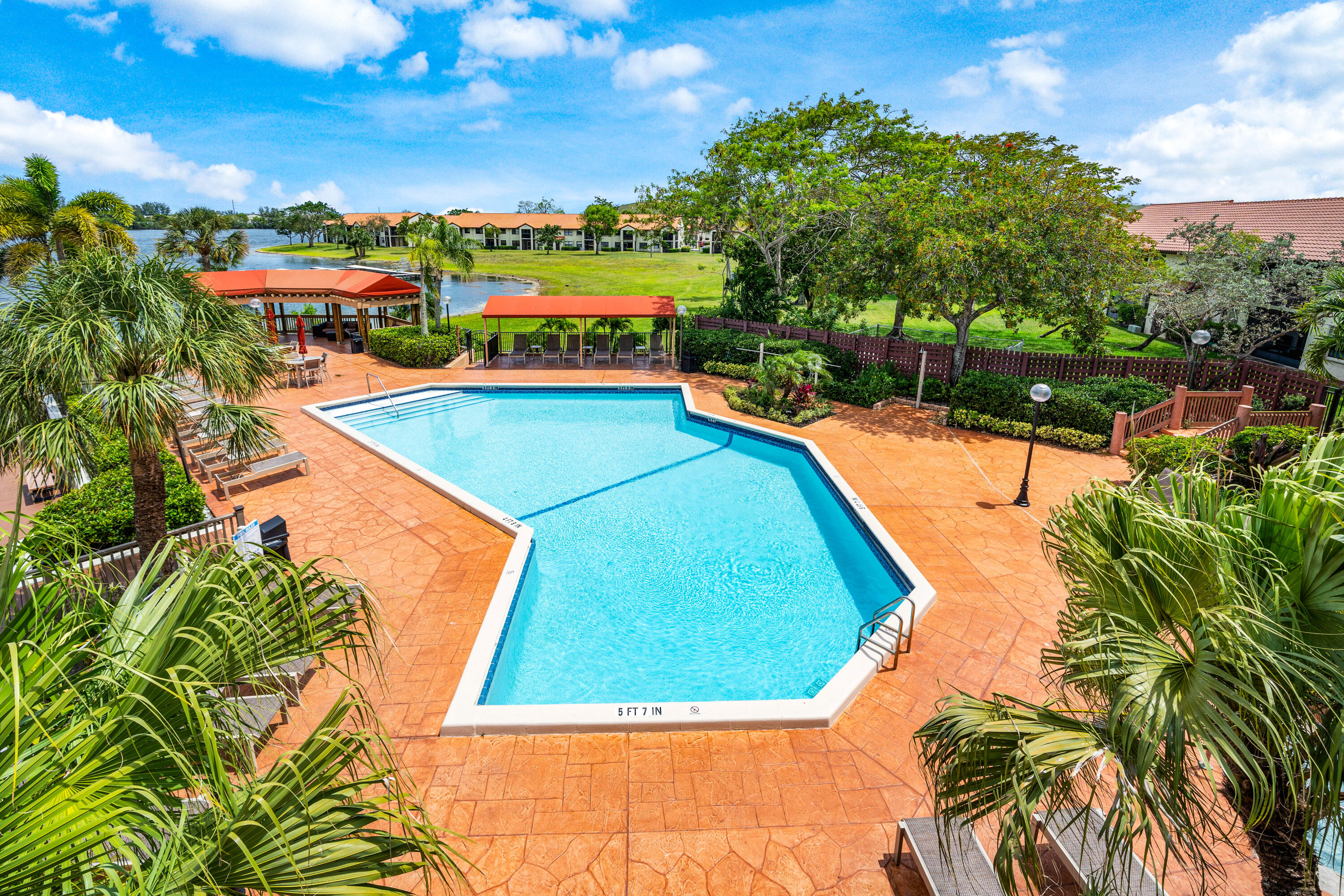 DIPLOMAT SQUARE CONDO - Residential Lease
