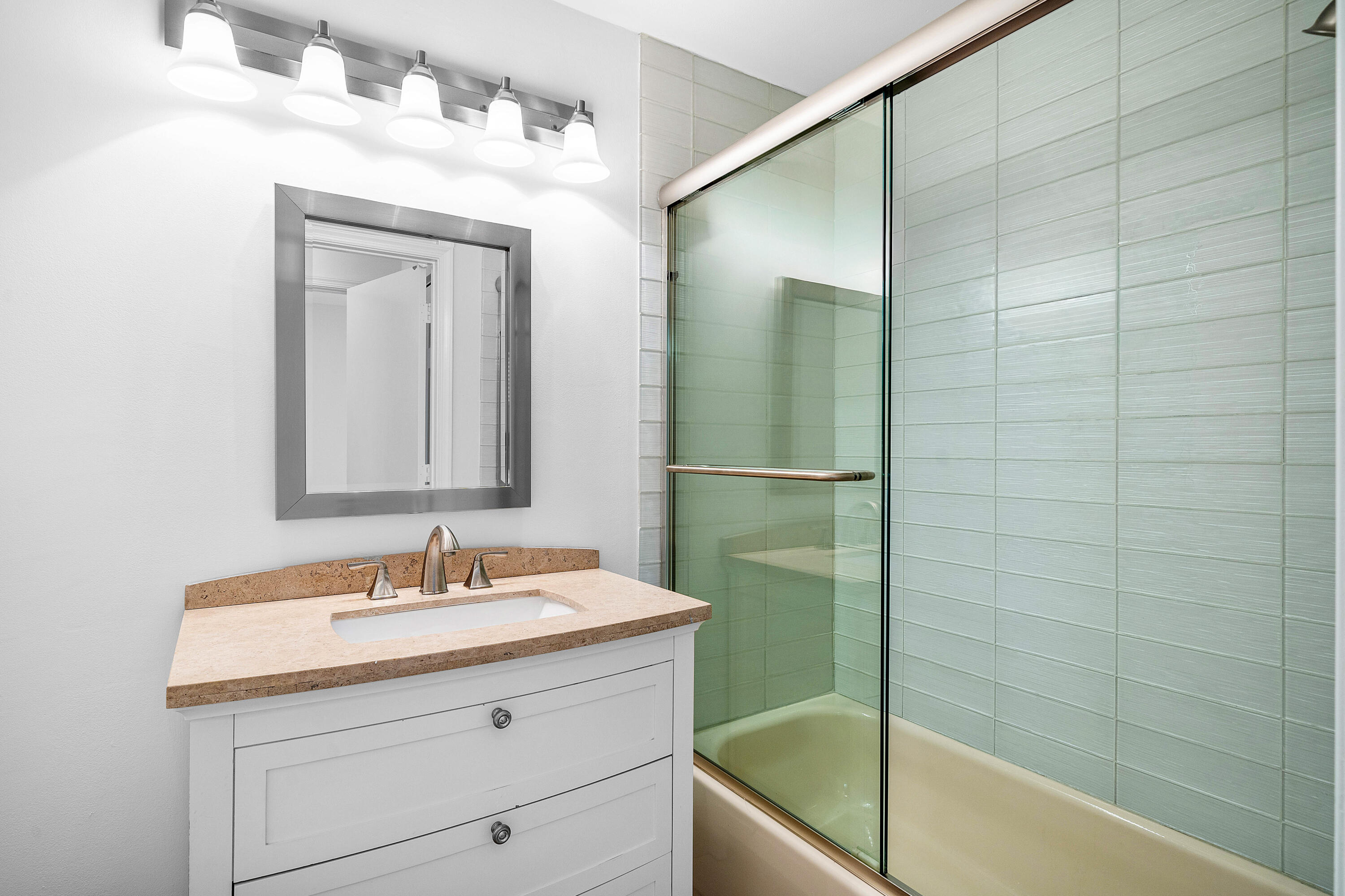 DIPLOMAT SQUARE CONDO - Residential Lease