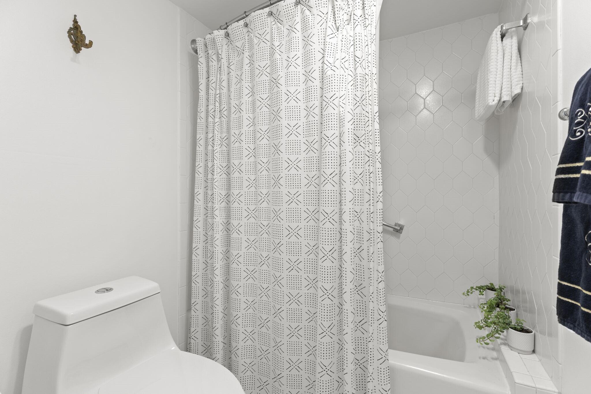 LANDS OF THE PRESIDENT CO - Residential Lease