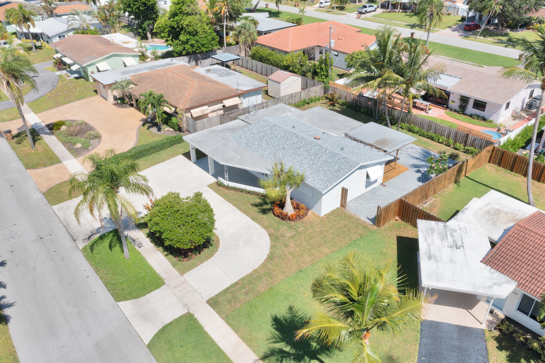 Live the coastal lifestyle in this beautifully updated 2BR/2BA single-family home in The Cove, East Deerfield Beach--just minutes to the ocean! No HOA. Enjoy a brand-new roof, fresh interior & exterior paint, updated kitchen with Corian countertops & stainless steel appliances, tile floors throughout, and upgraded baths. All-new landscaping enhances the curb appeal. Features include a spacious U-shaped driveway with room for a boat, ample storage, and quick approval for fast move-in.