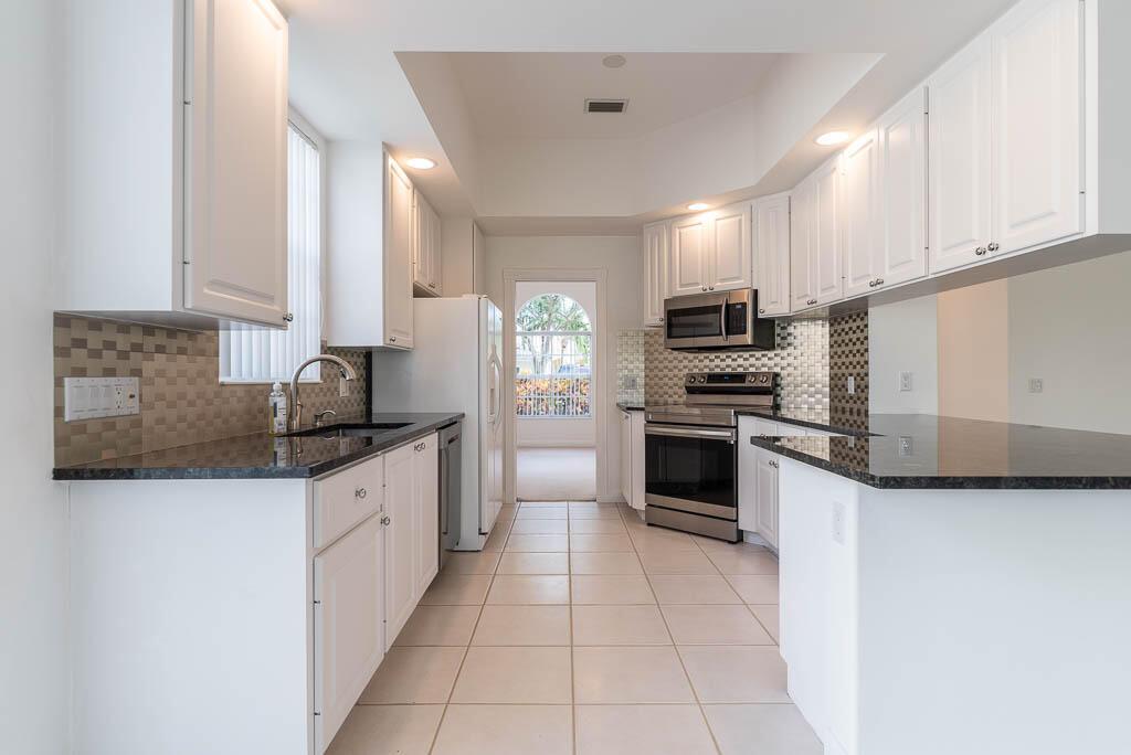 VILLAGEWALK OF WELLINGTON - Residential Lease