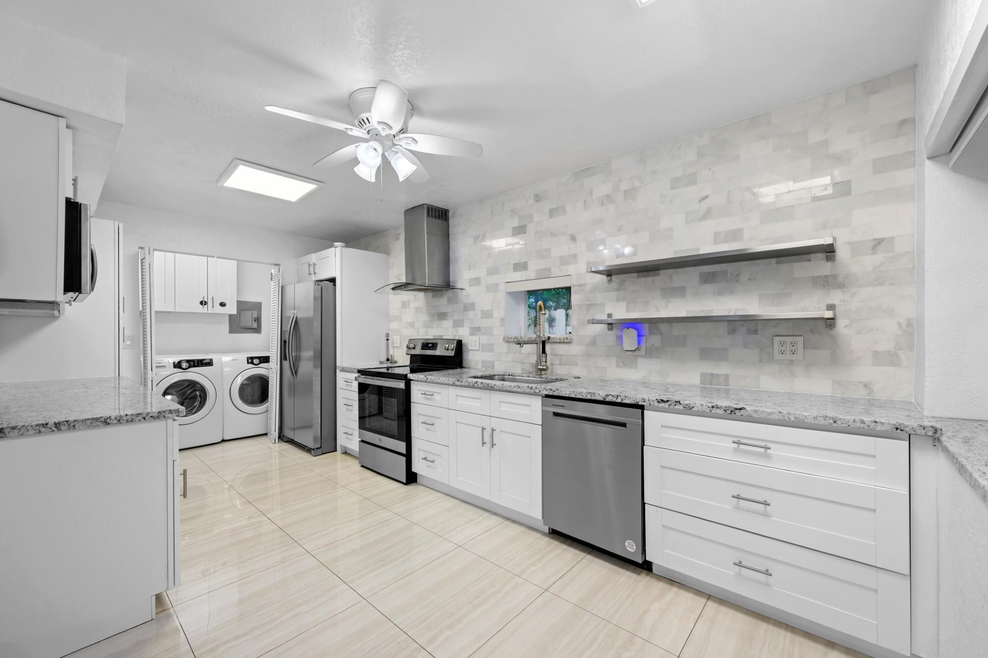 HOLLYWOOD LAKES SEC - Residential