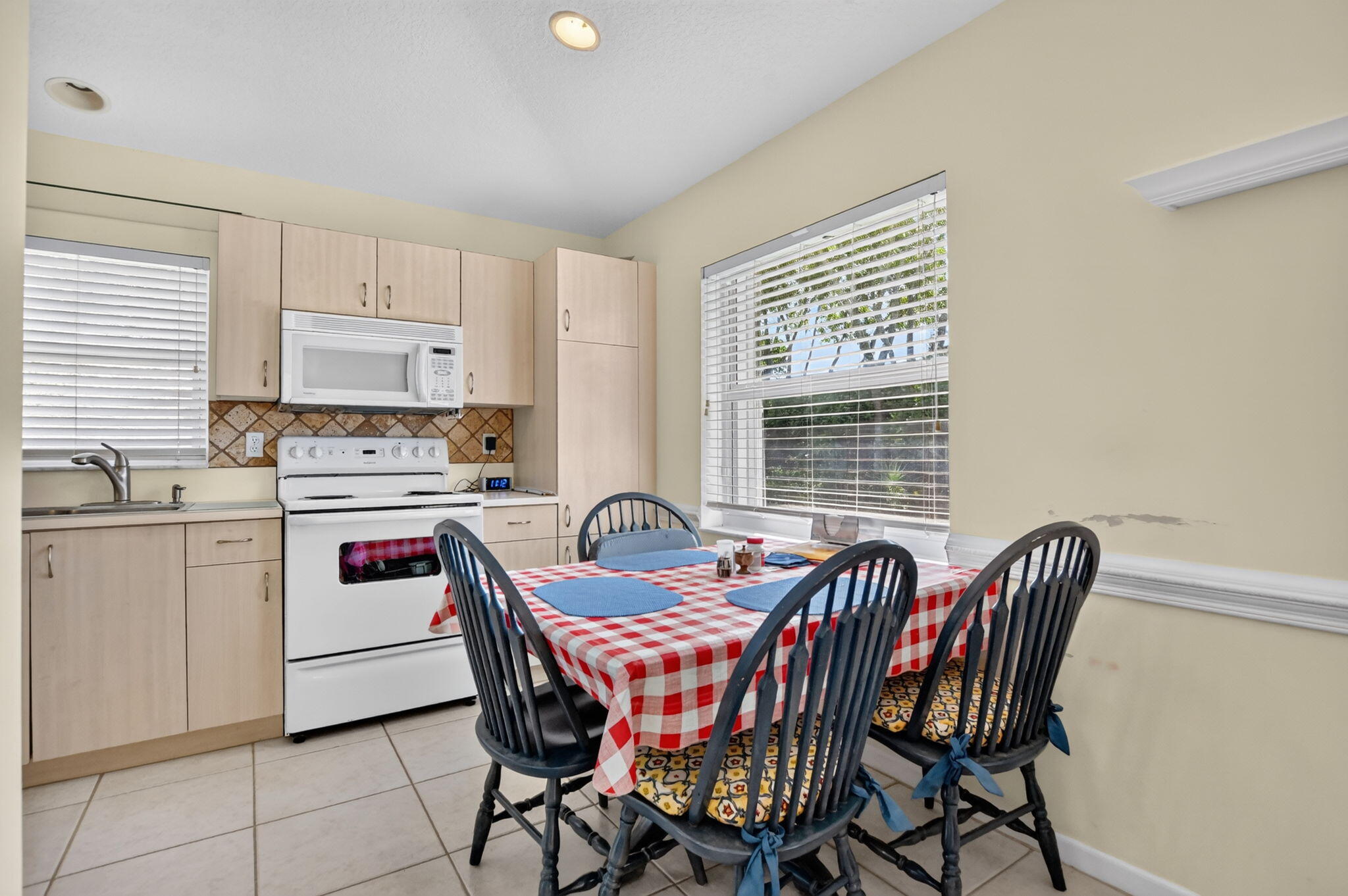 13030 Hampton Lakes Circle