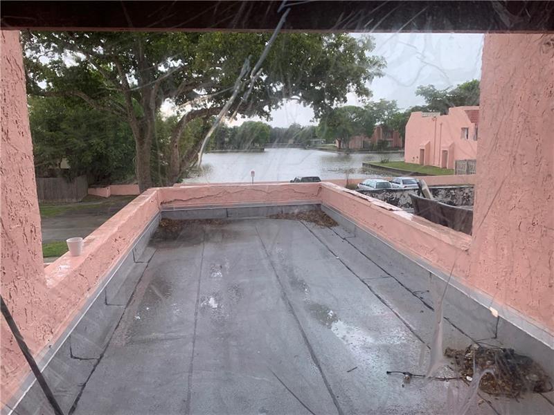 WIMBLEDON TOWNHOUSE II- - Residential