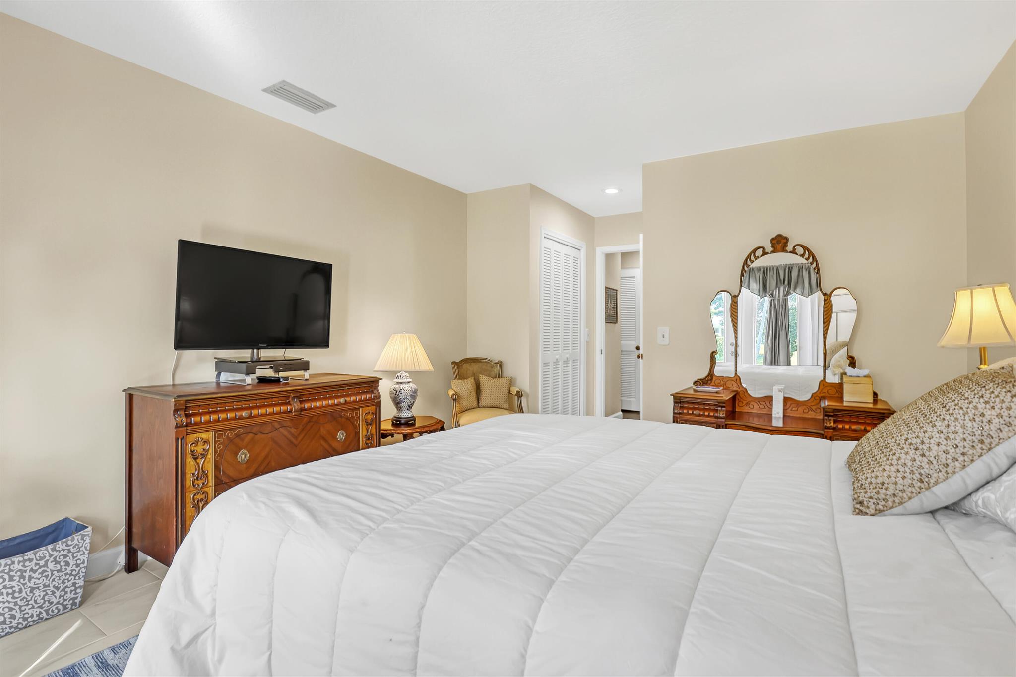 EASTPOINTE COUNTRY CLUB 8 - Residential Lease