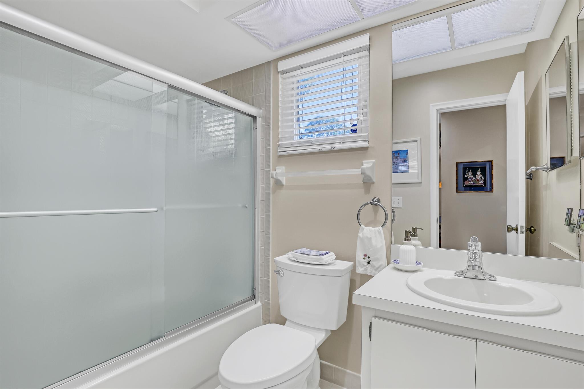 EASTPOINTE COUNTRY CLUB 8 - Residential Lease