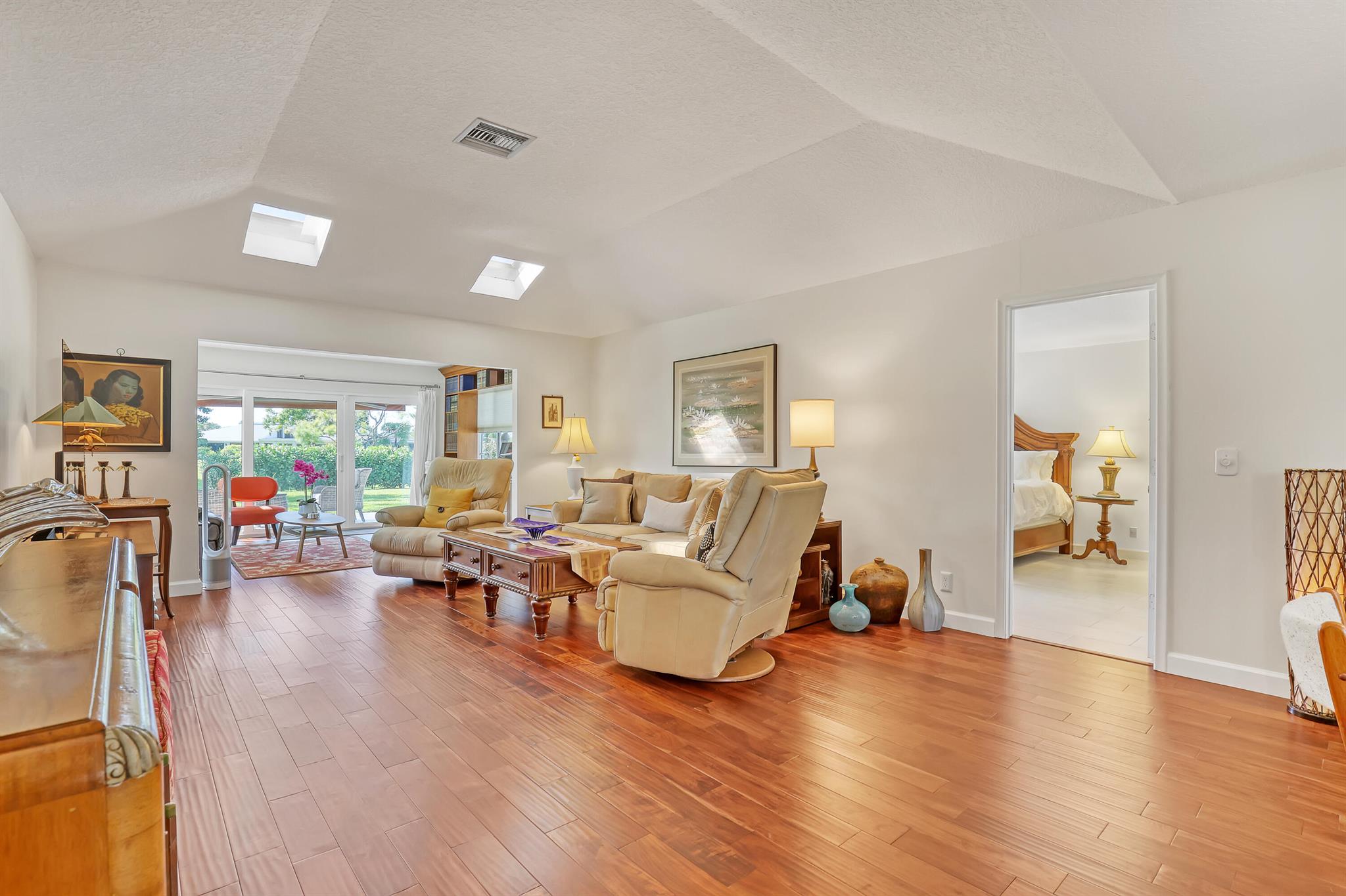 EASTPOINTE COUNTRY CLUB 8 - Residential Lease