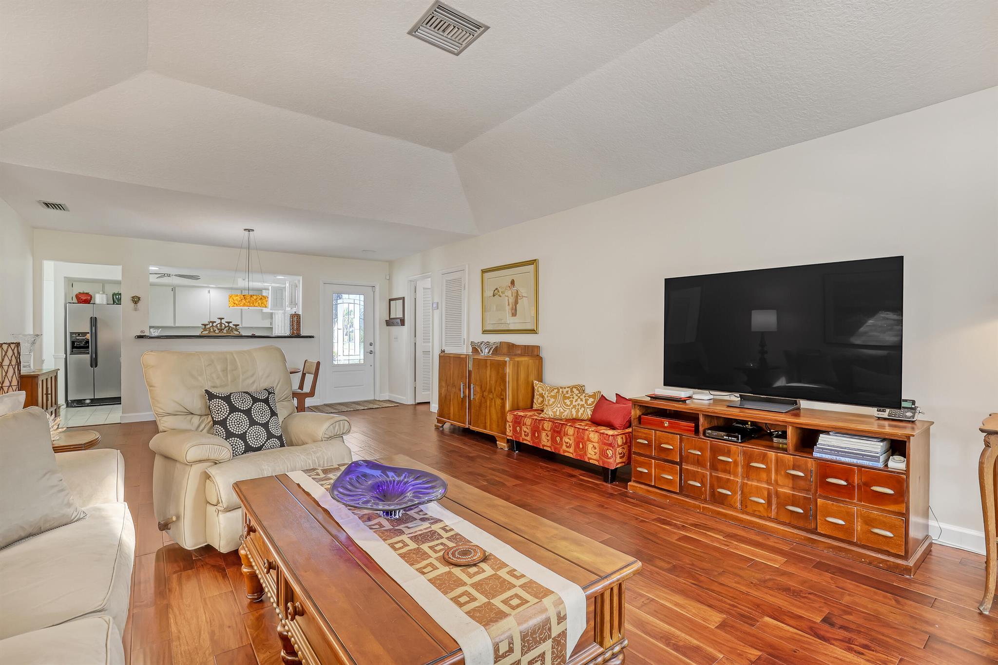 EASTPOINTE COUNTRY CLUB 8 - Residential Lease