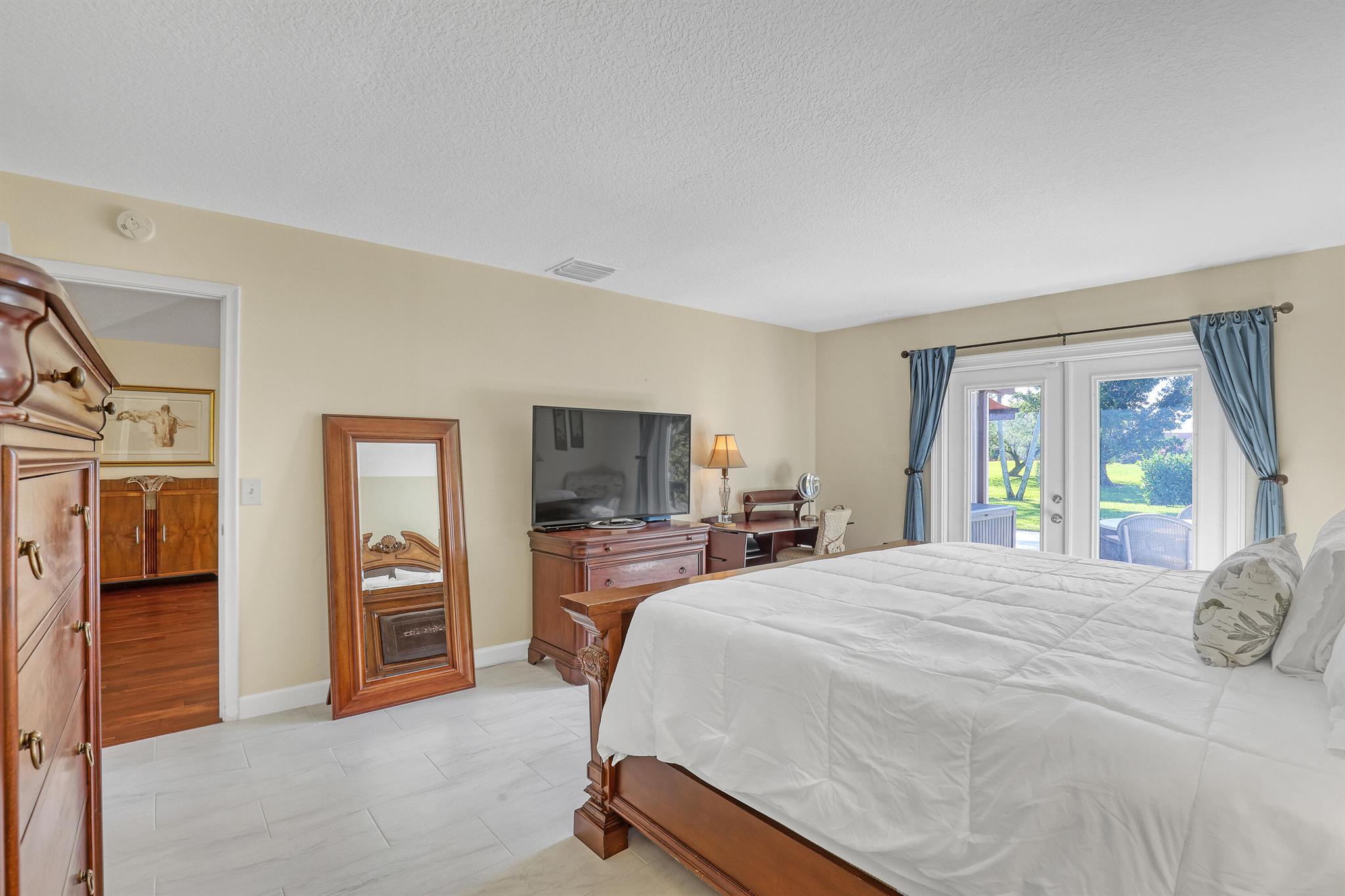 EASTPOINTE COUNTRY CLUB 8 - Residential Lease