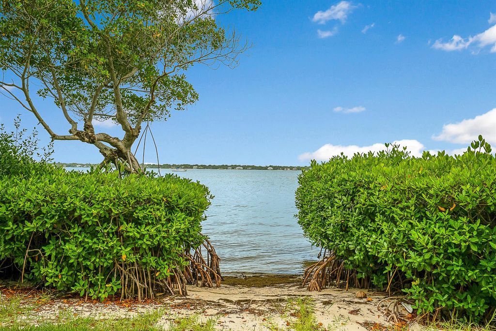 Photo of 269 NE Edgewater Drive, Stuart, FL 34996 (MLS # R11102638)