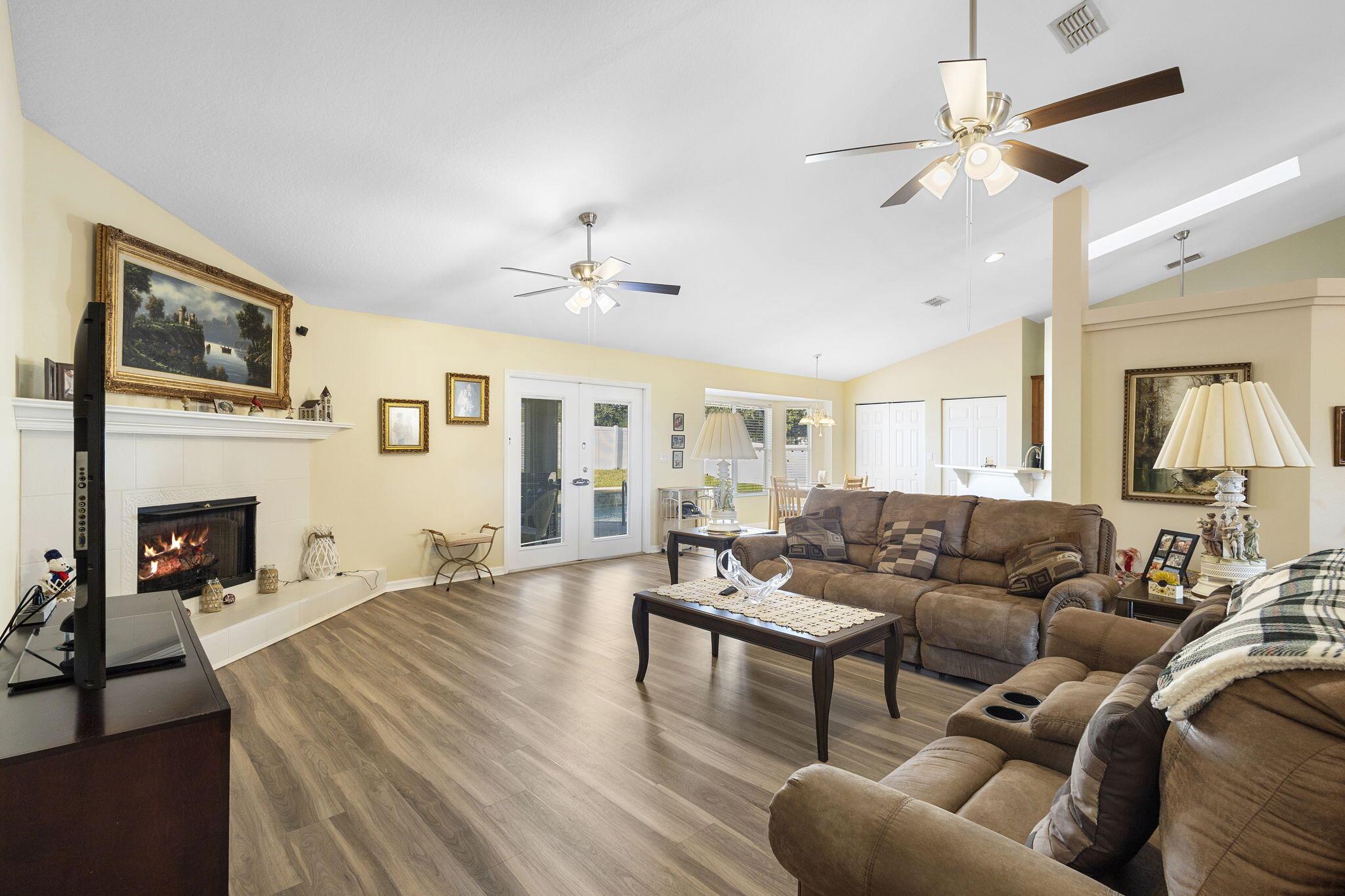 MAJESTIC OAKS SECOND ADDI - Residential