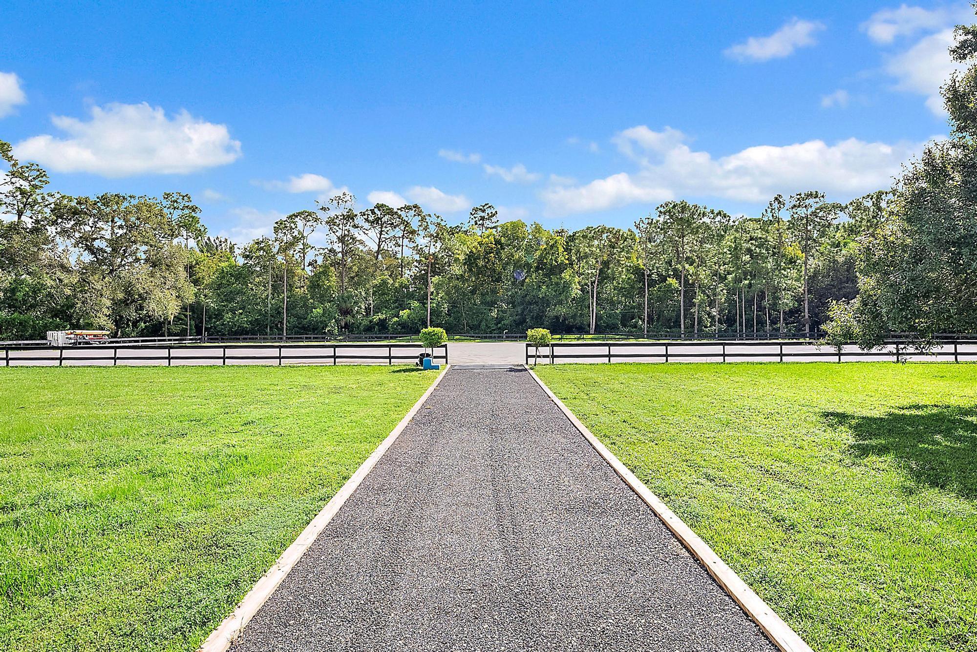 LOXAHATCHEE GROVES - Residential Lease