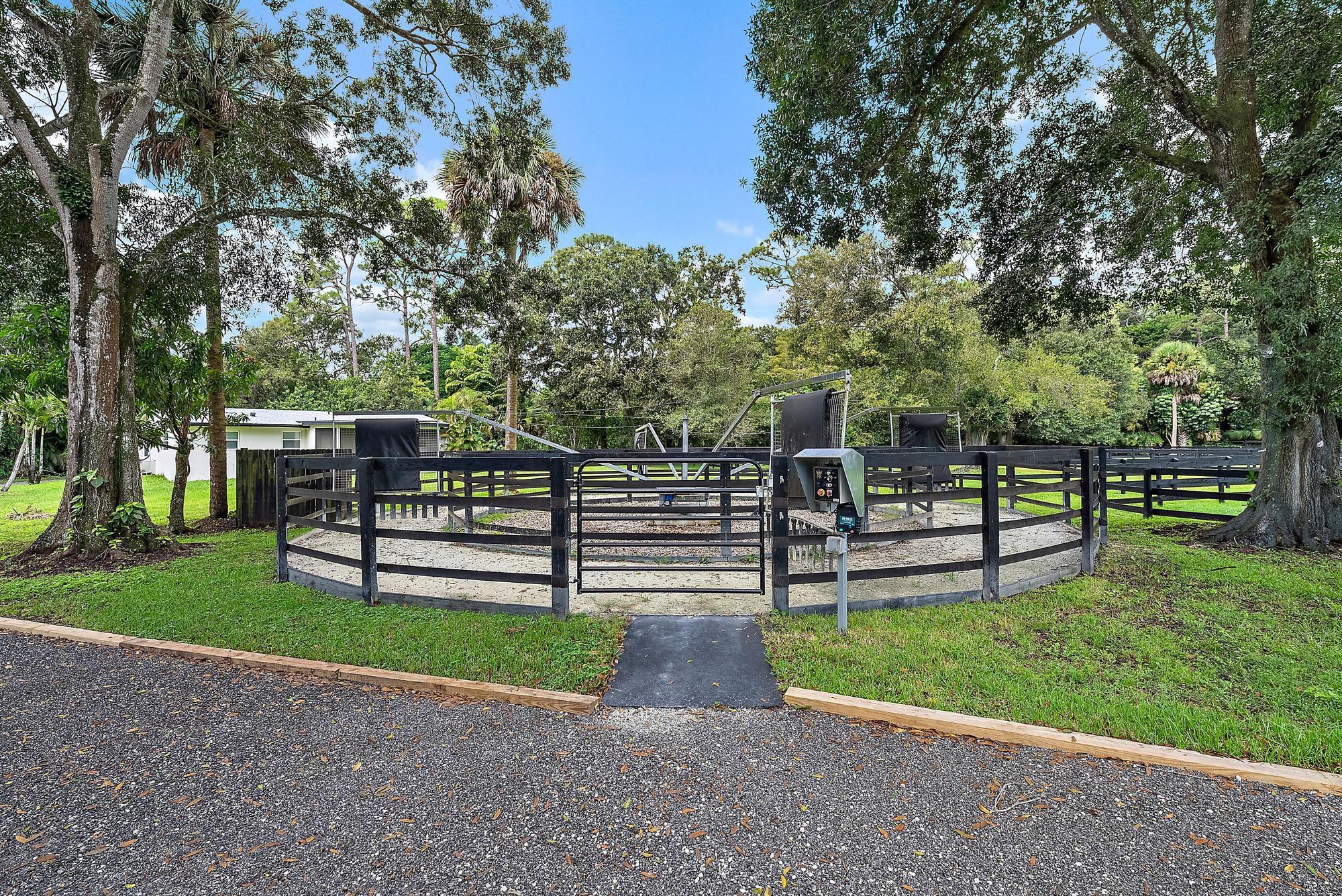 LOXAHATCHEE GROVES - Residential Lease
