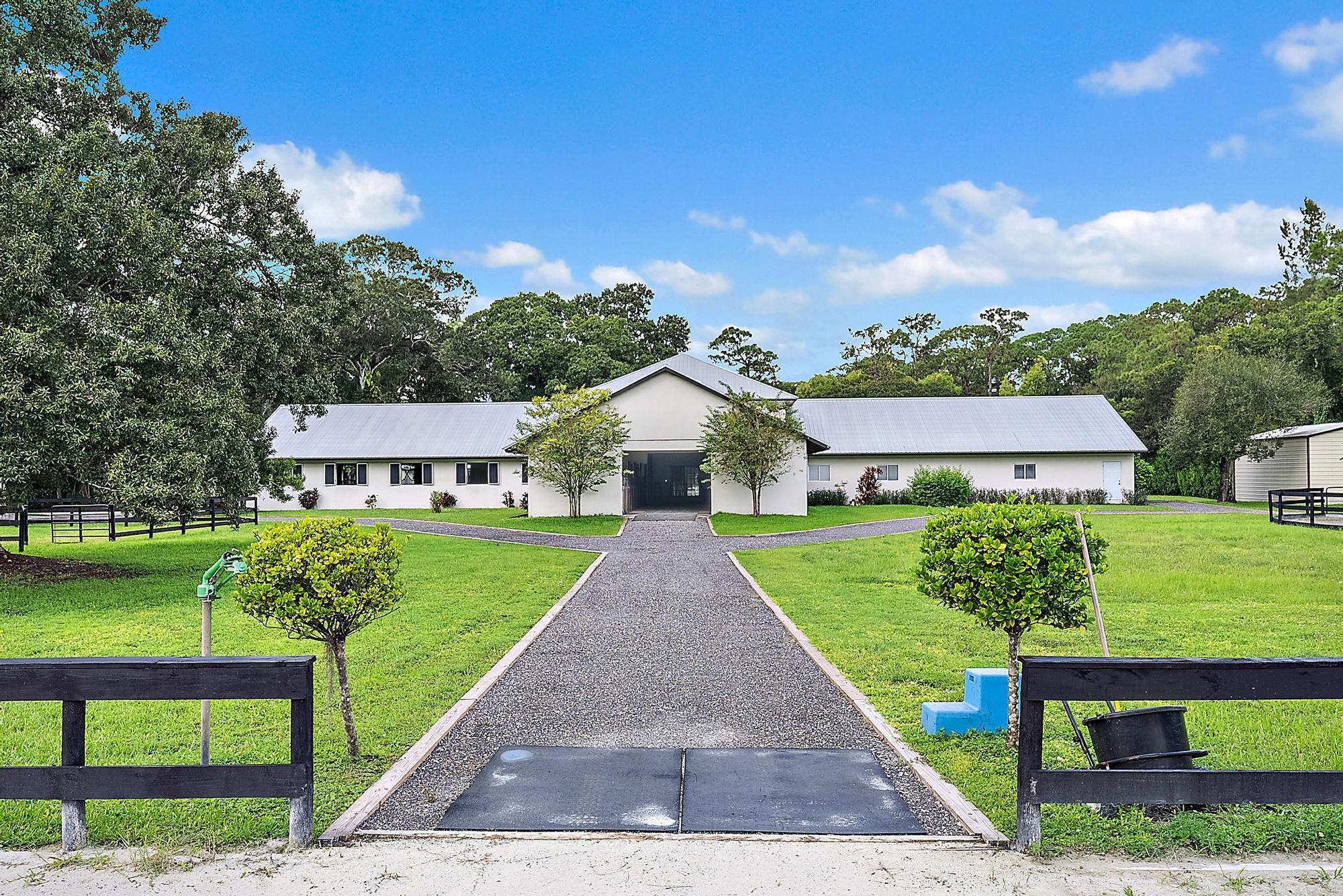 LOXAHATCHEE GROVES - Residential Lease