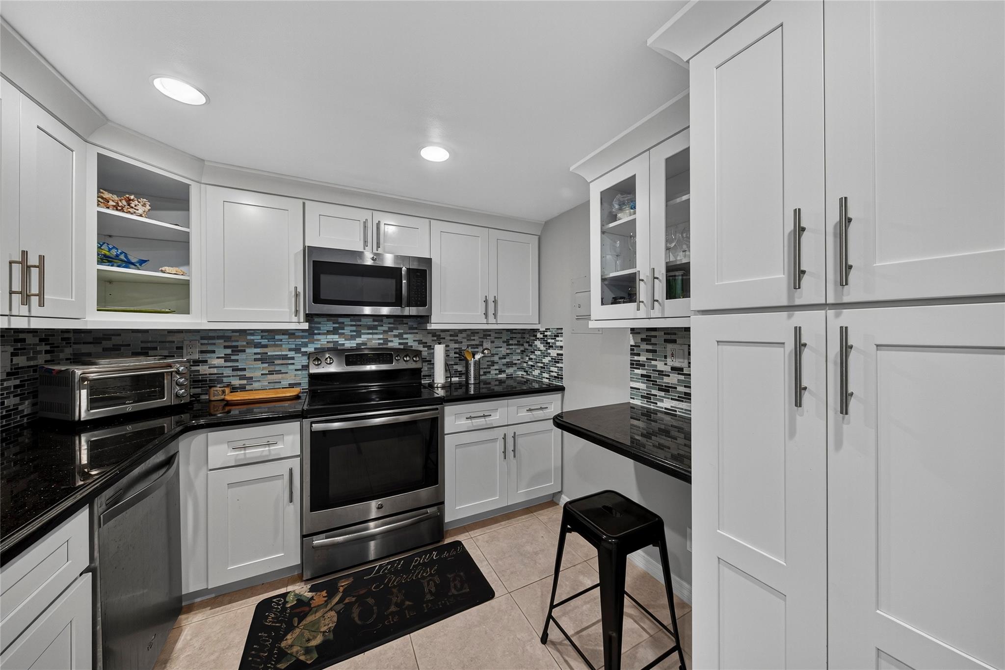 Silver Thatch - Residential Lease