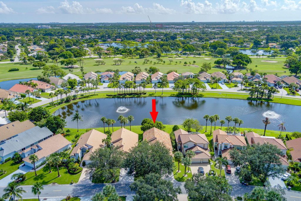 Photo of 12861 Oak Knoll Drive, Palm Beach Gardens, FL 33418 (MLS # R11016368)