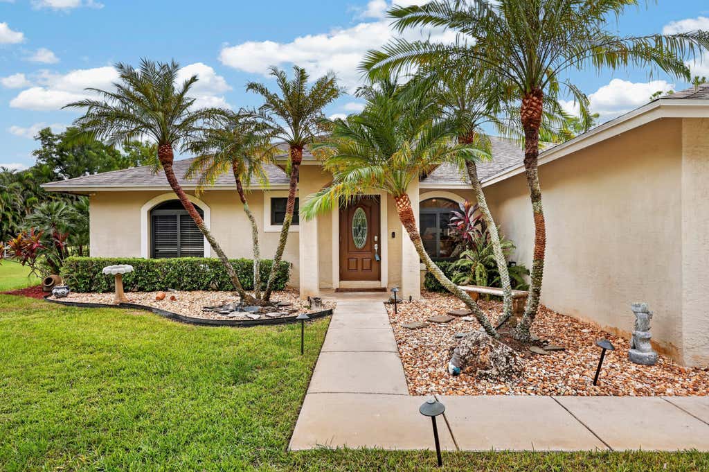 Photo of 18842 91st Place N, Loxahatchee, FL 33470 (MLS # B26066706)
