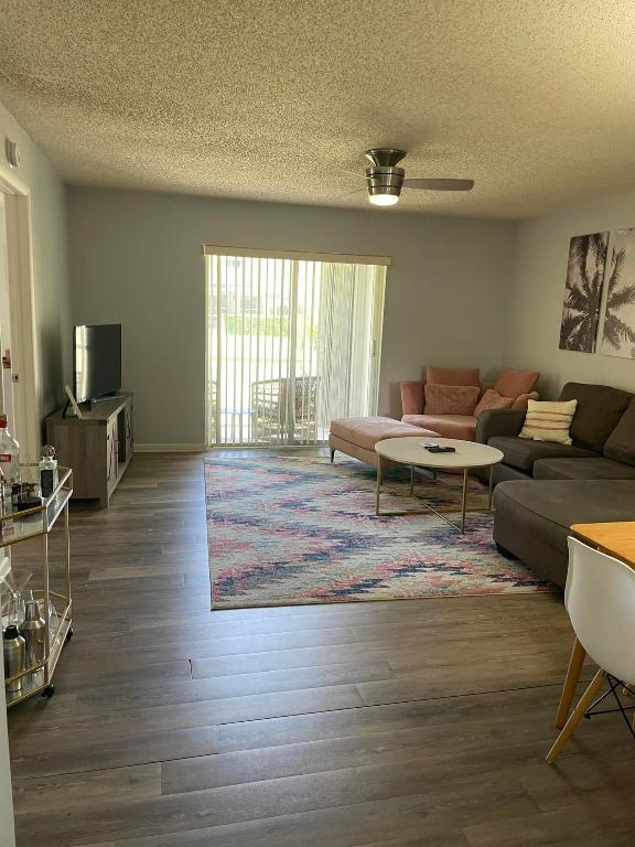 VILLAS ON THE GREEN CONDO - Residential Lease