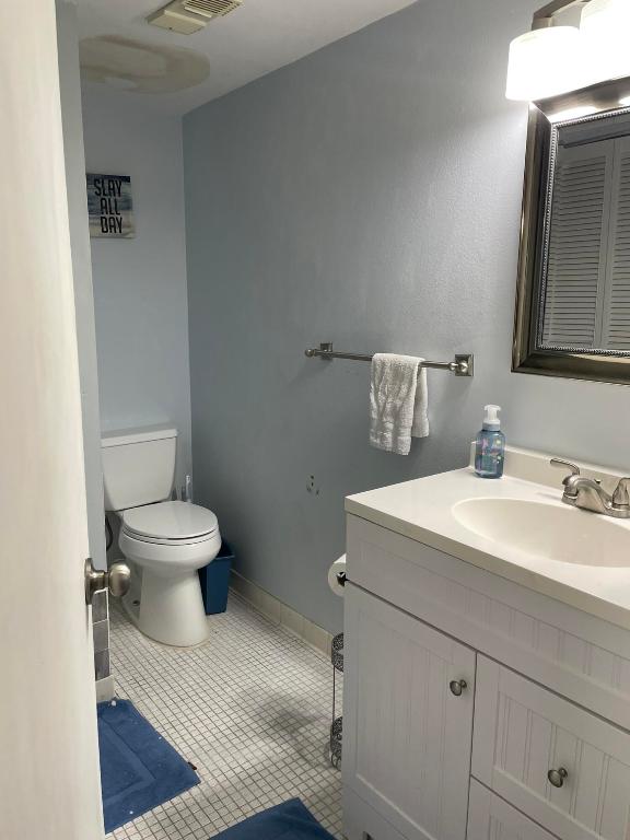 VILLAS ON THE GREEN CONDO - Residential Lease