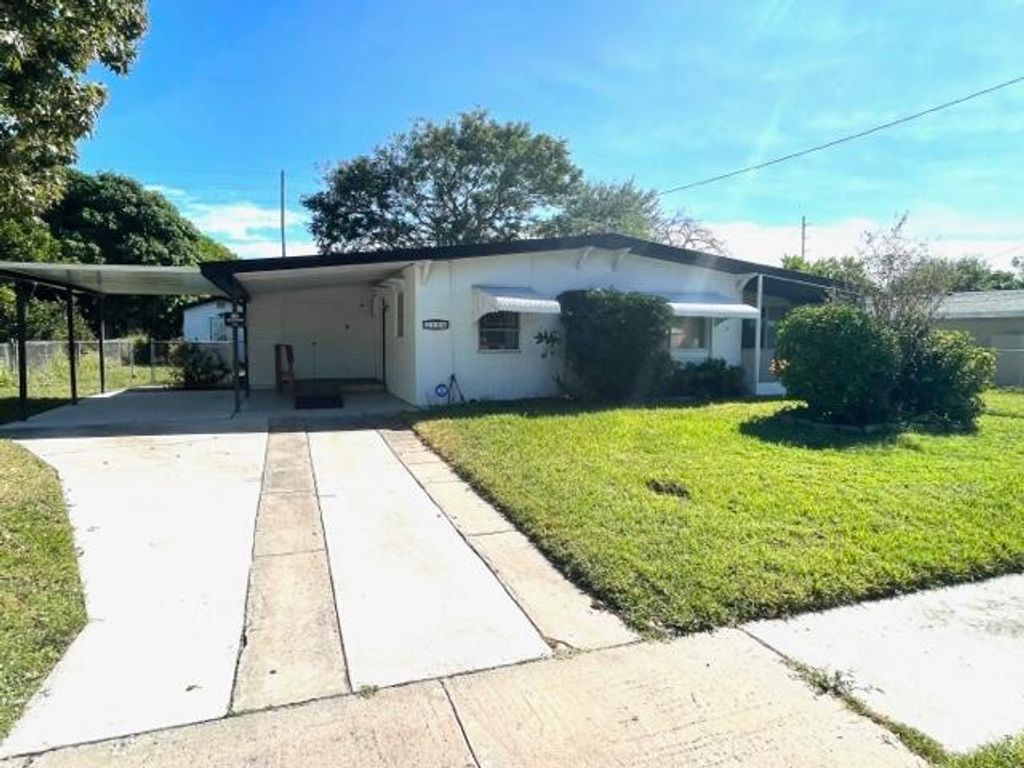 Photo of 2104 Golfview Court, Fort Pierce, FL 34950 (MLS # R10933648)