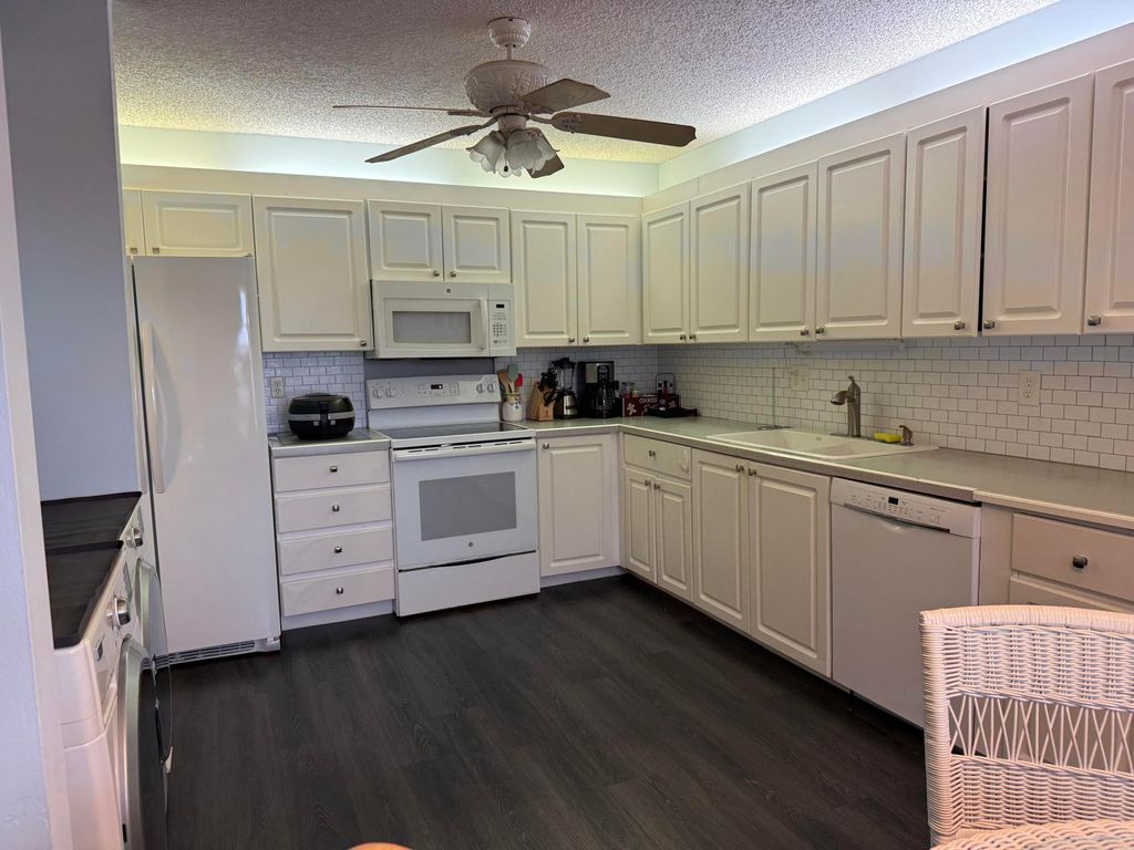 Photo of 1520 NW 19th Terrace #203, Delray Beach, FL 33445 (MLS # B26028210)