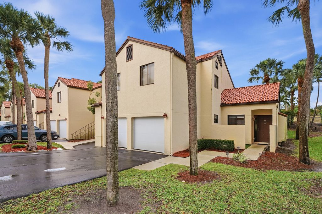 Photo of 5 VÃ­a De Casas Sur #105, Boynton Beach, FL 33426 (MLS # B26011846)