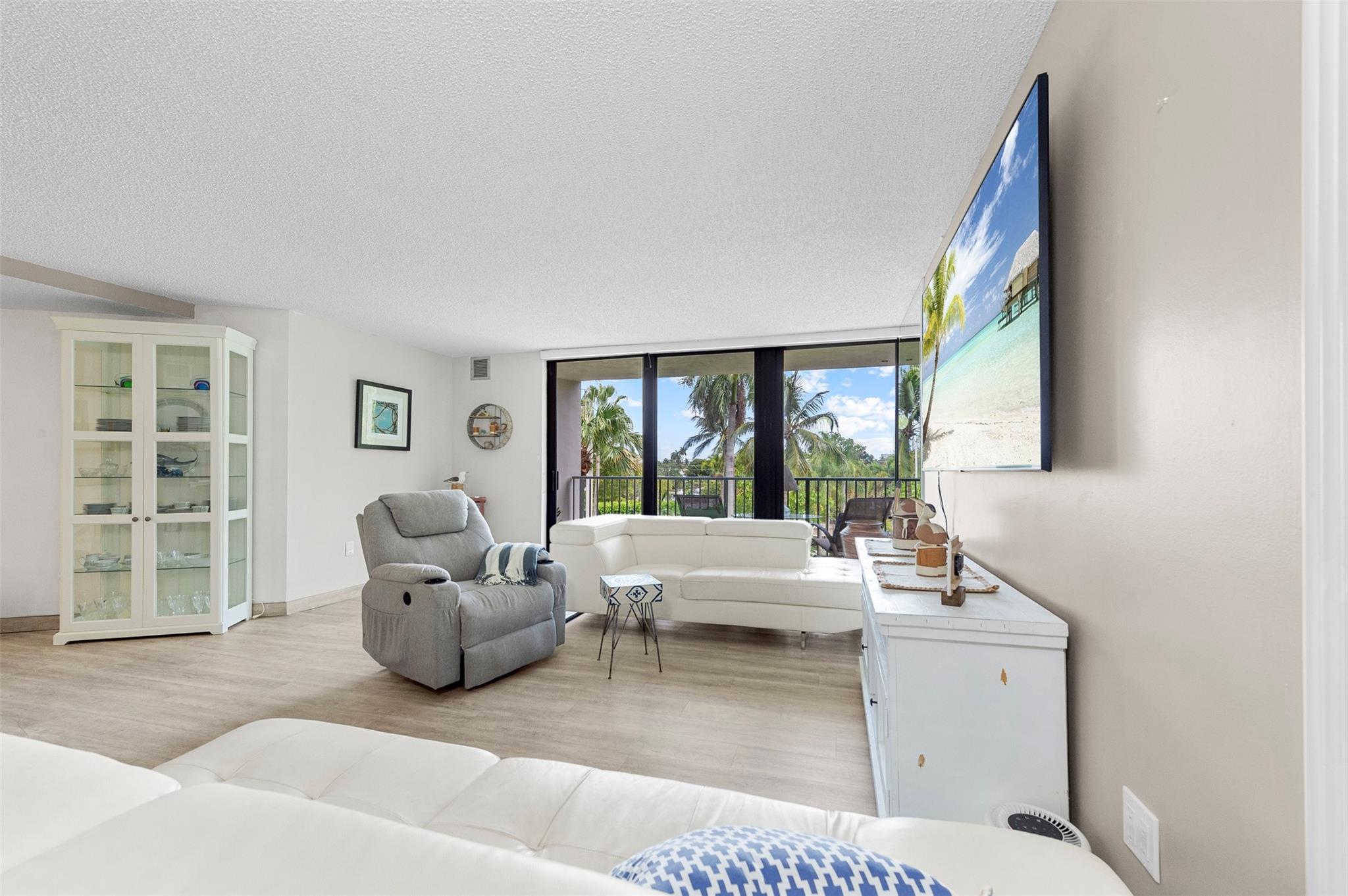 1201 River Reach Dr 307