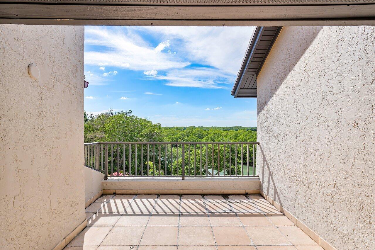 SAILFISH POINT - Residential