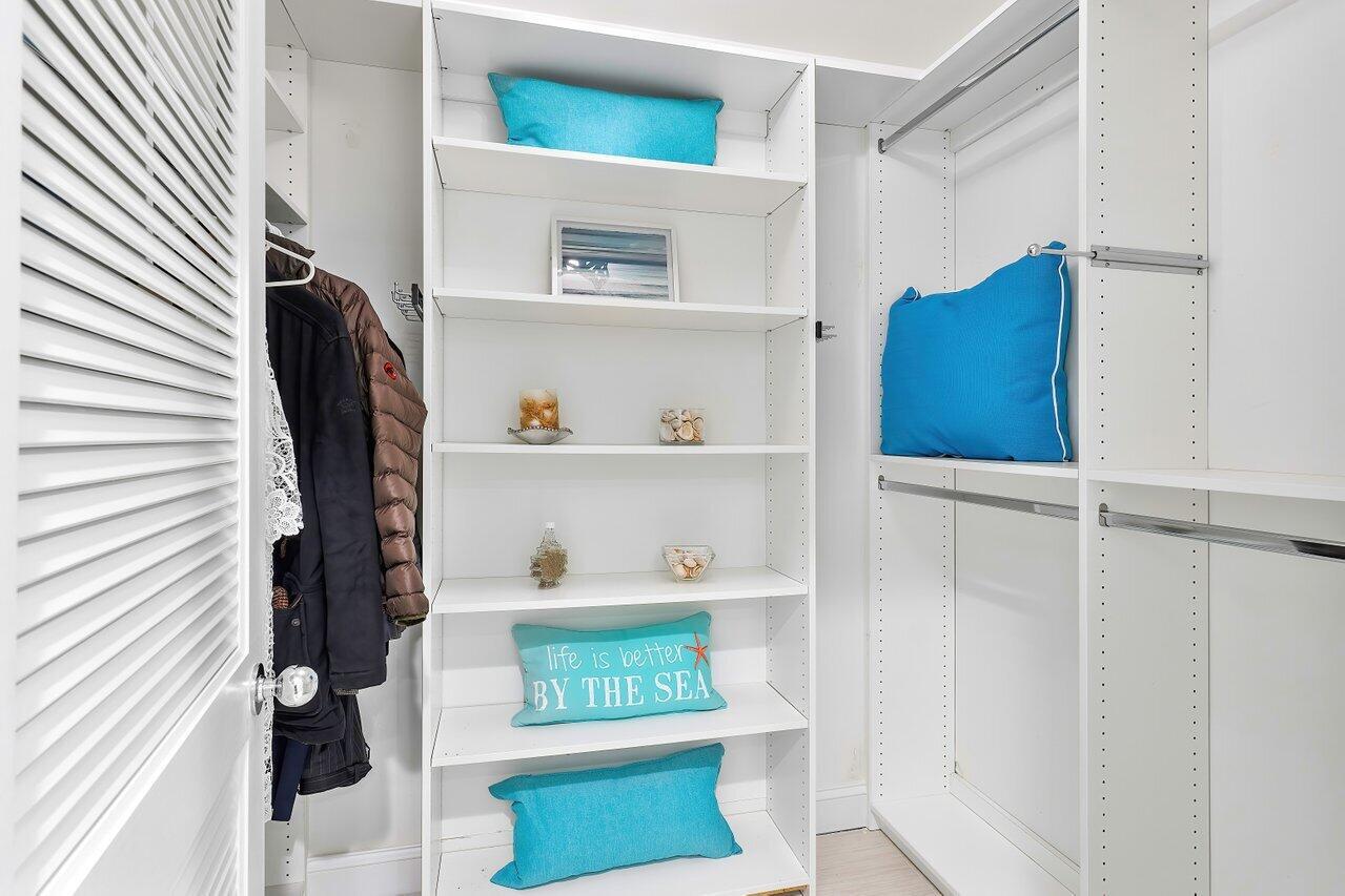 SAILFISH POINT - Residential