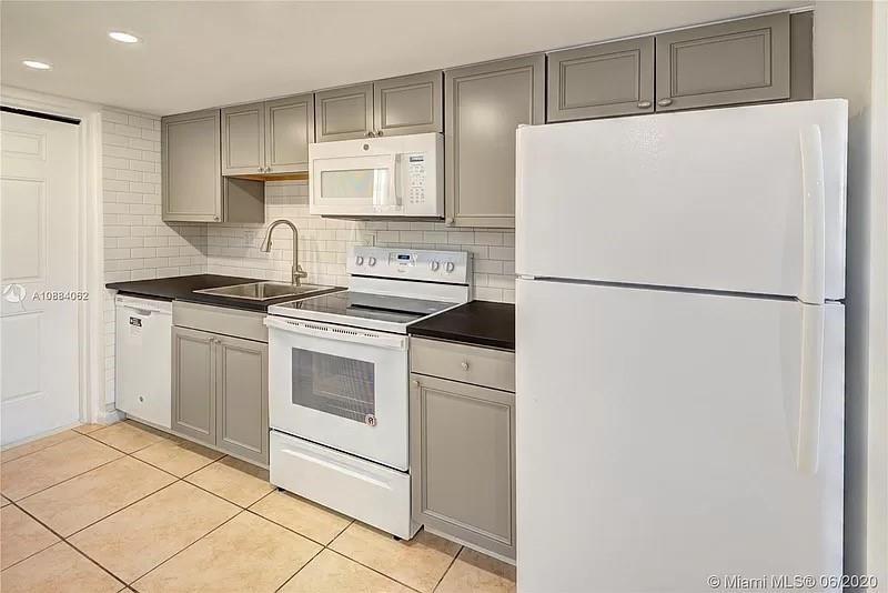 THE GARDENS AT LAUDERHILL - Residential