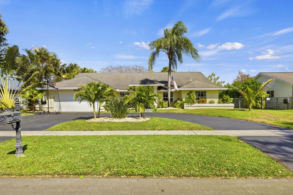 Photo of 6861 SW 17th Street, Plantation, FL 33317 (MLS # R11166572)