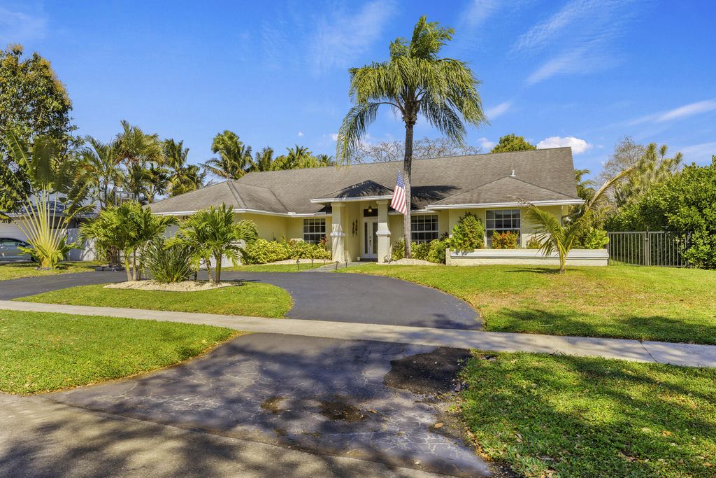 Photo of 6861 SW 17th Street, Plantation, FL 33317 (MLS # R11166572)