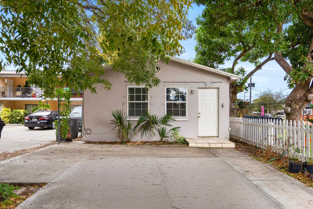 Photo of 617 N H Street, Lake Worth Beach, FL 33460 (MLS # R11162638)