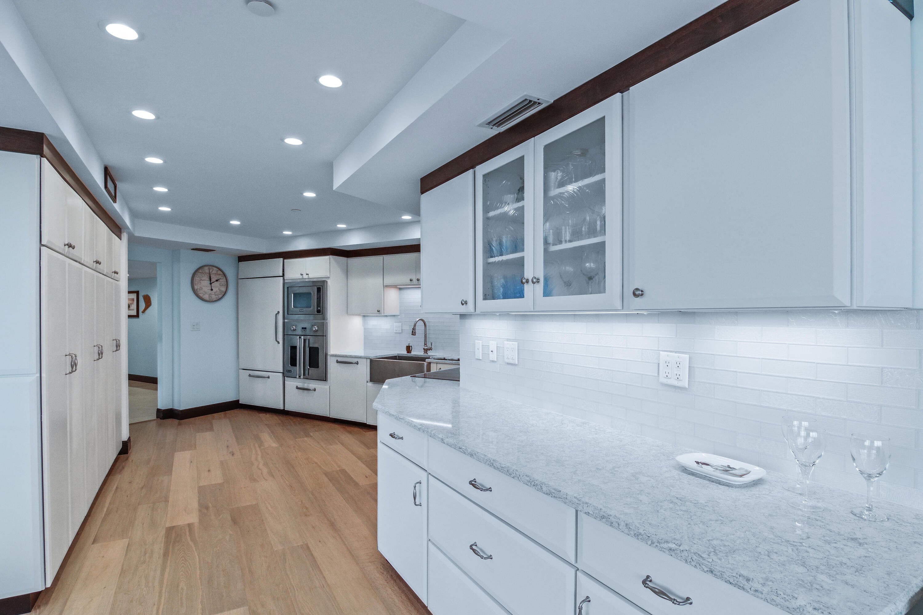 100 Lakeshore Drive 458