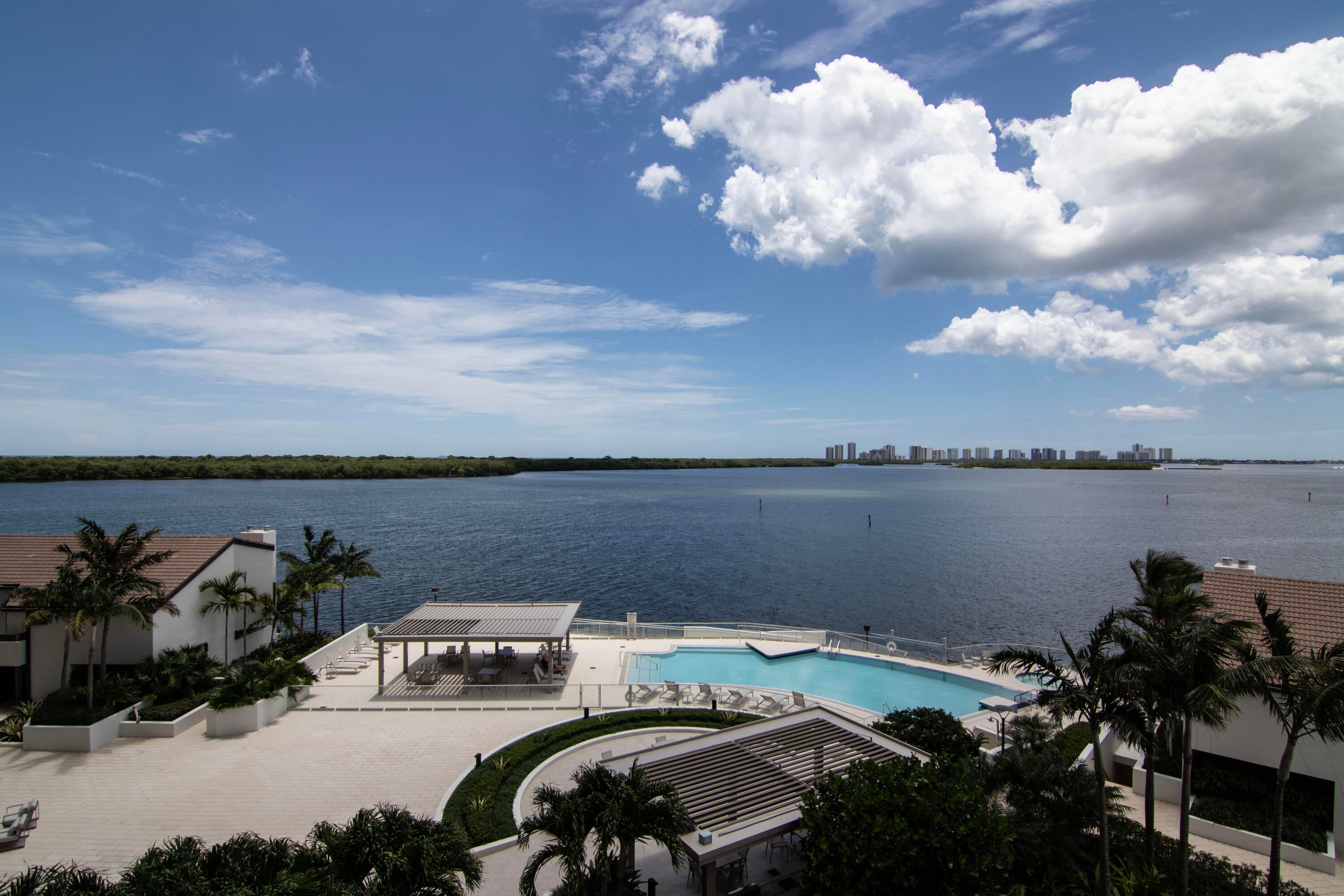 100 Lakeshore Drive