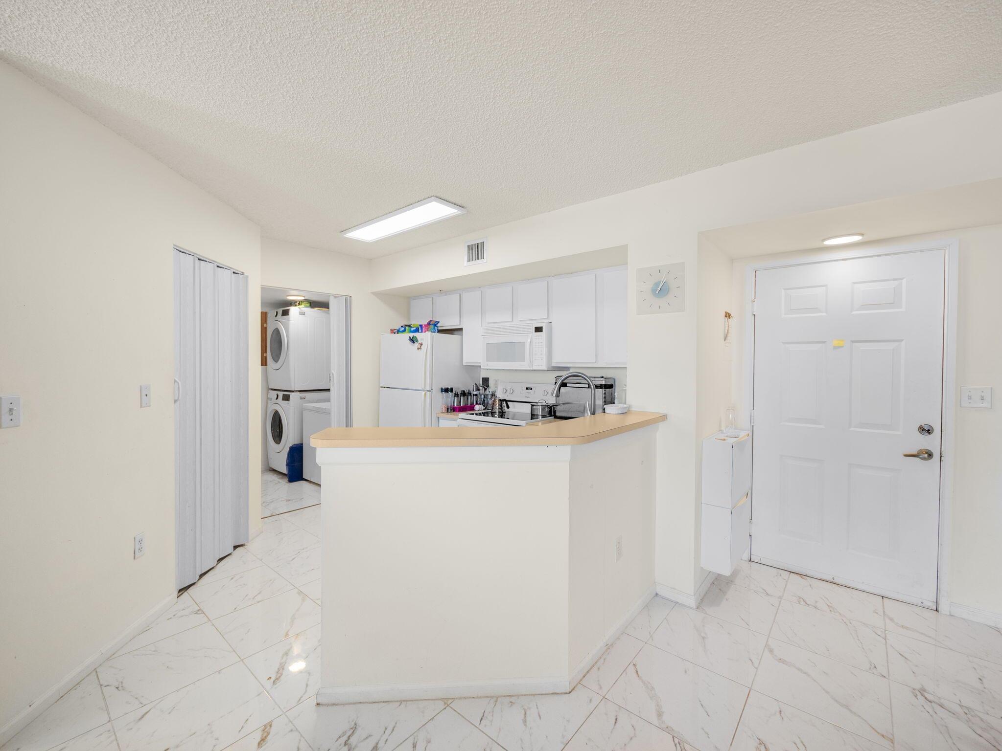 1200 Scotia Drive 404