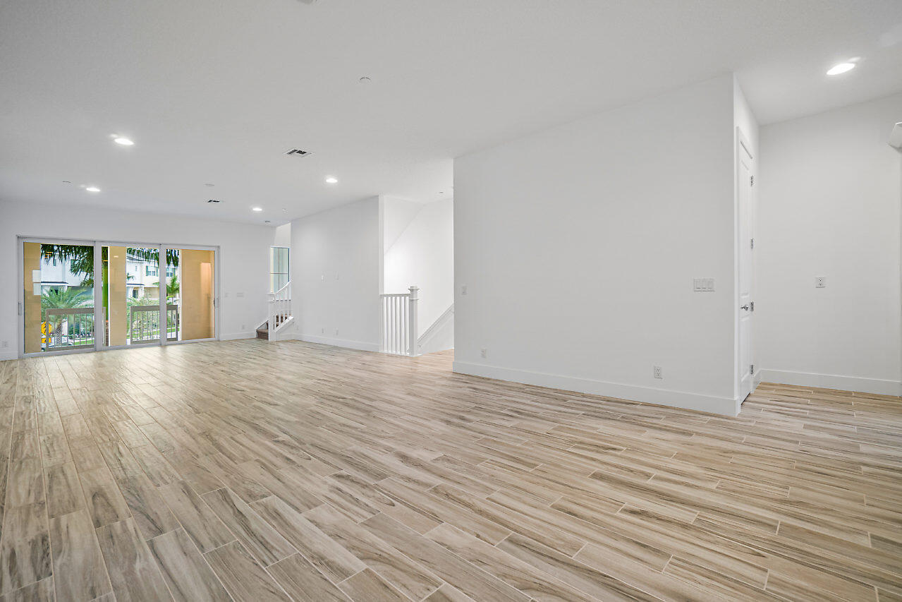 ALTON NEIGHBORHOOD 1 - Residential Lease