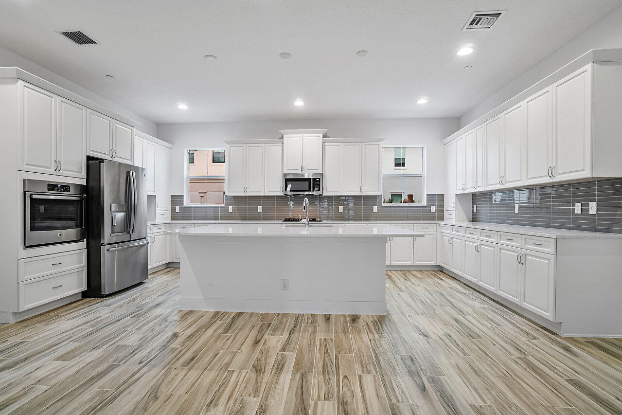 ALTON NEIGHBORHOOD 1 - Residential Lease