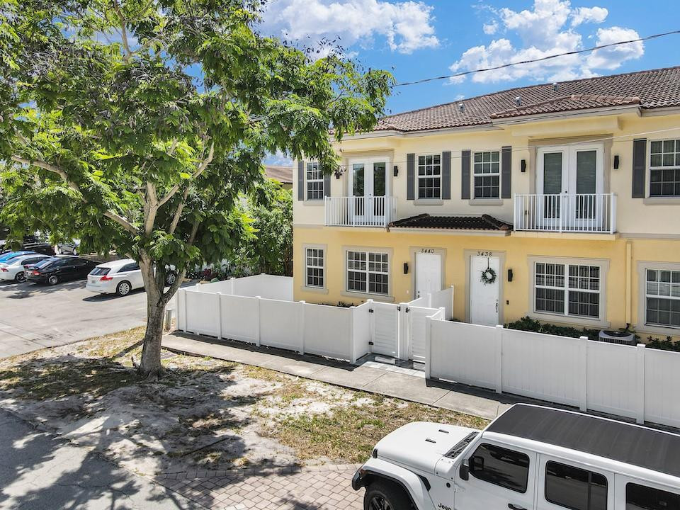 Oakland Park Add 2-40 B - Residential Lease