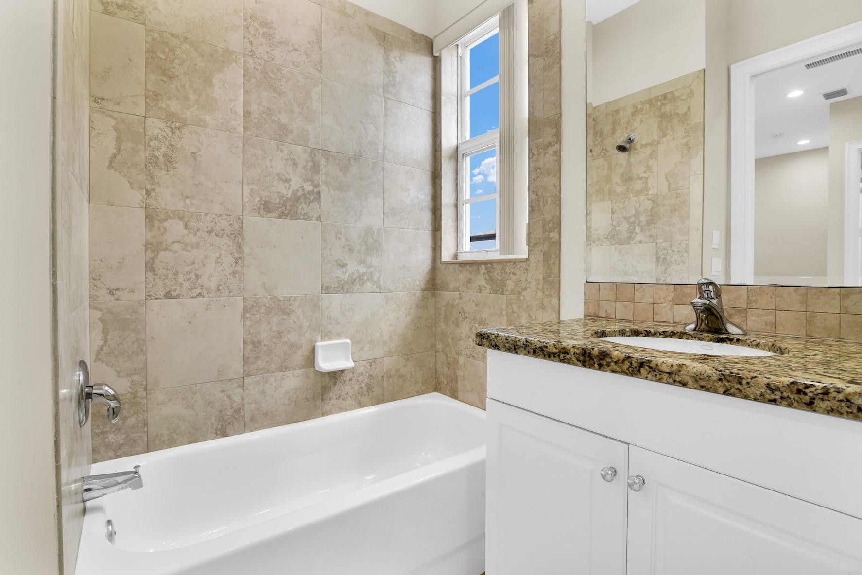 Oakland Park Add 2-40 B - Residential Lease