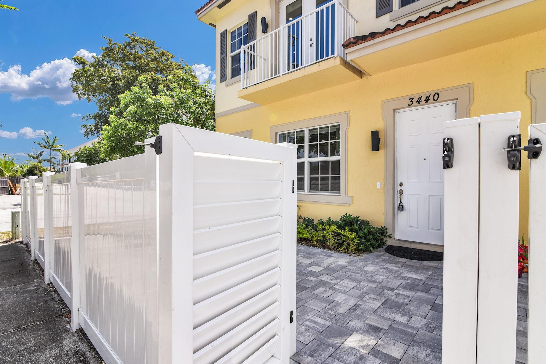 Oakland Park Add 2-40 B - Residential Lease